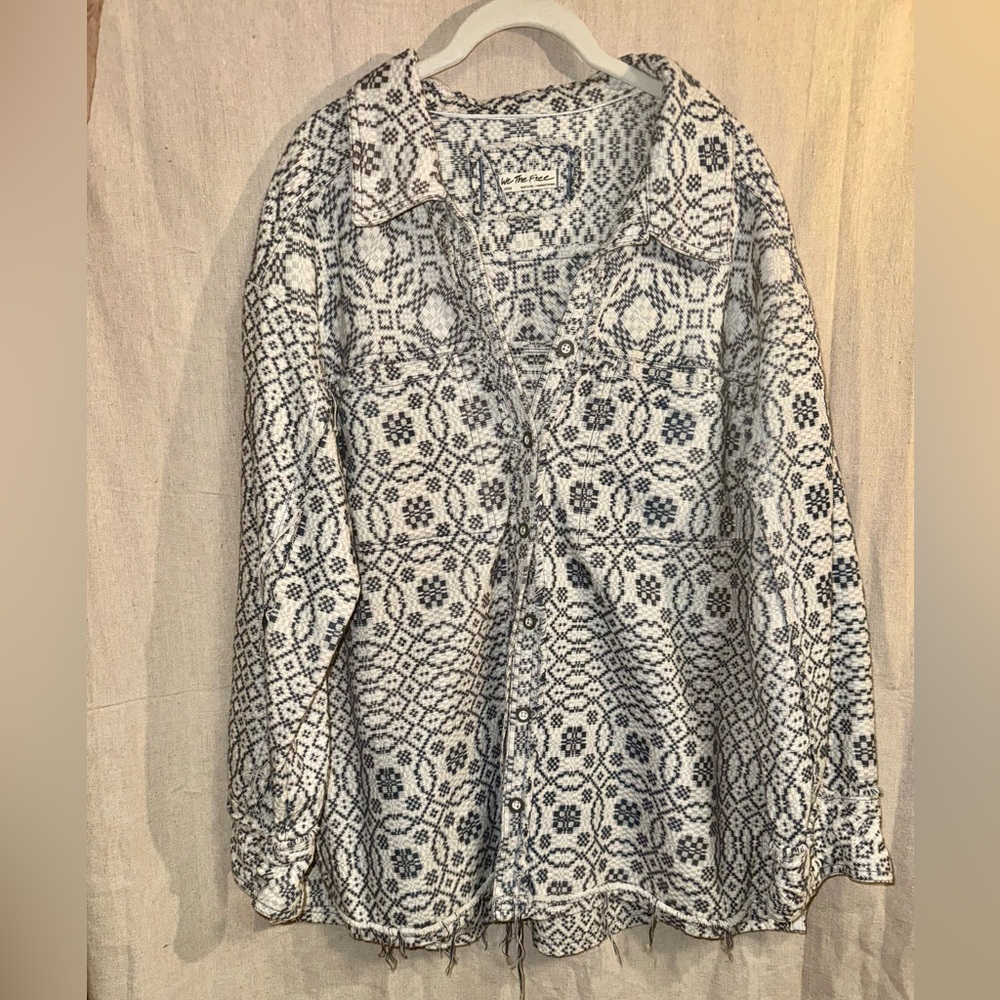 Free People Women’s Patterned Blue and White Women's button down- NWOT